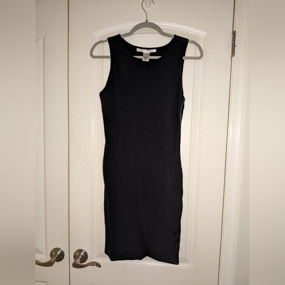 3. DIANE VON FURSTENBERG LEIGH SLEEVELESS NAVY DOUBLE ZIPPER SHEATH DRESS - Picture 5 of 8